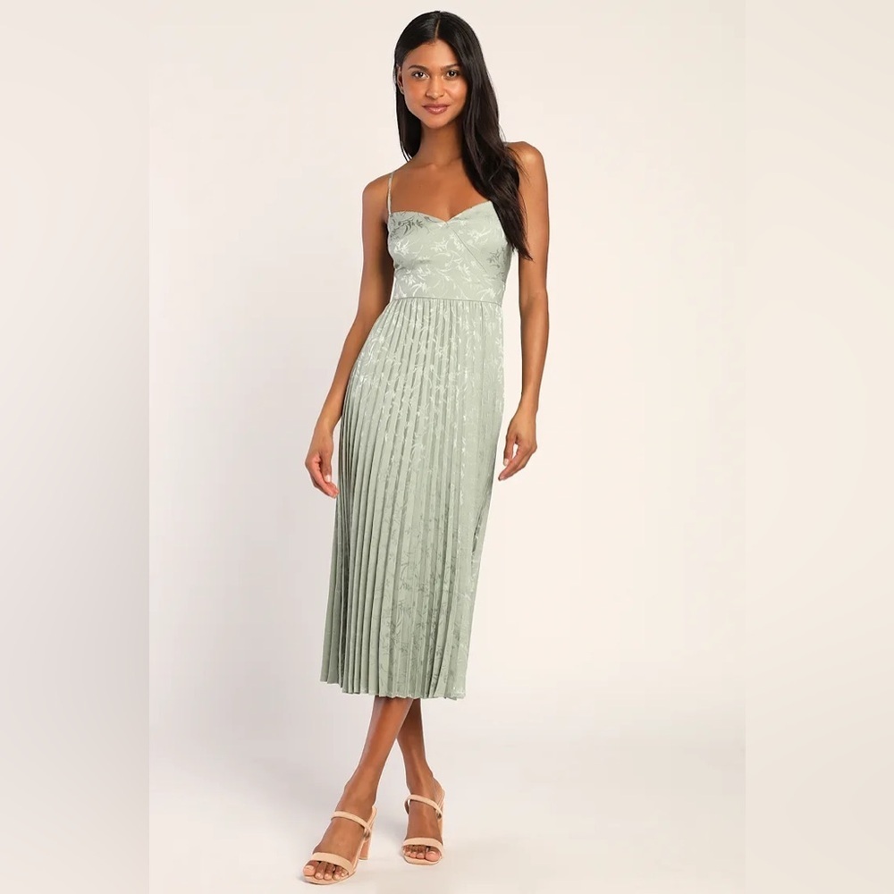 NWT Lulus Regal Romance Sage Floral Jacquard Pleated Satin Midi Dress in Large